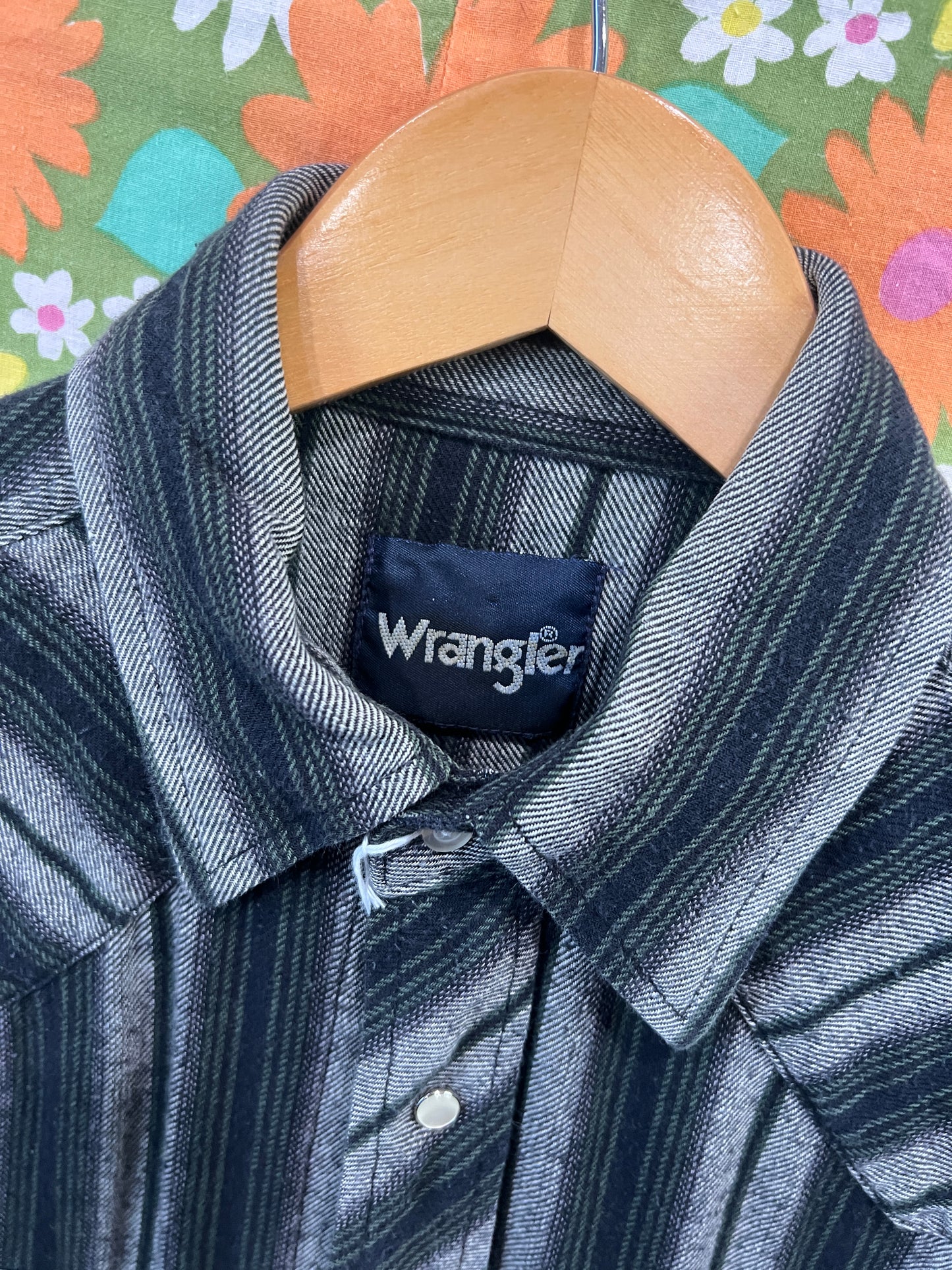 Wrangler Vintage 90’s Pearl Snap Western Cowboy Button Down LG