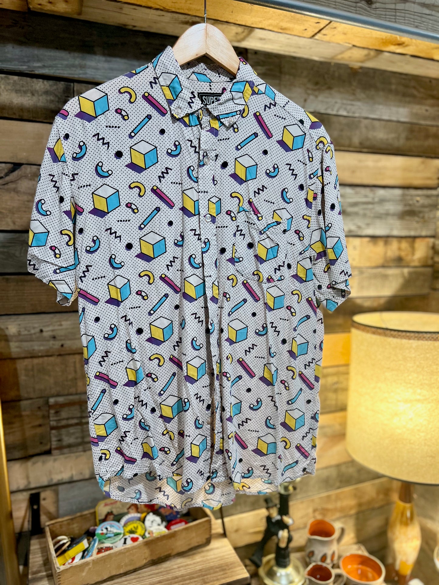 90's inspired all over pattern short sleeve MED