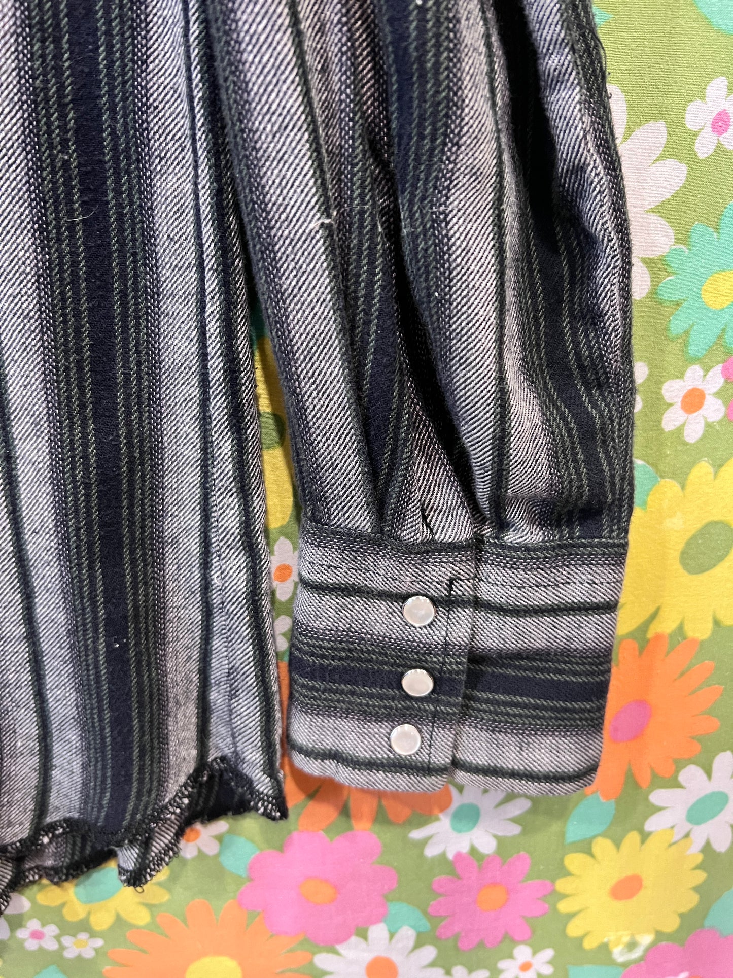 Wrangler Vintage 90’s Pearl Snap Western Cowboy Button Down LG