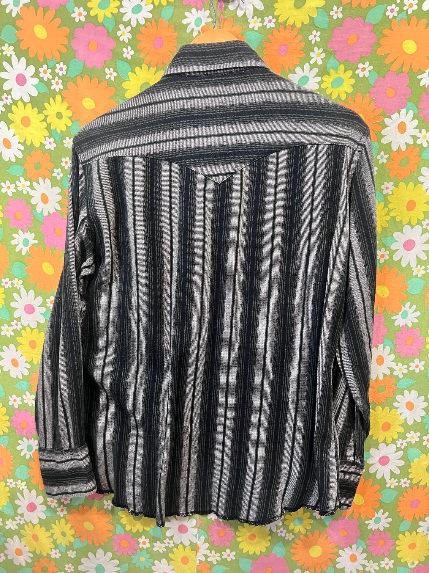 Wrangler Vintage 90’s Pearl Snap Western Cowboy Button Down LG