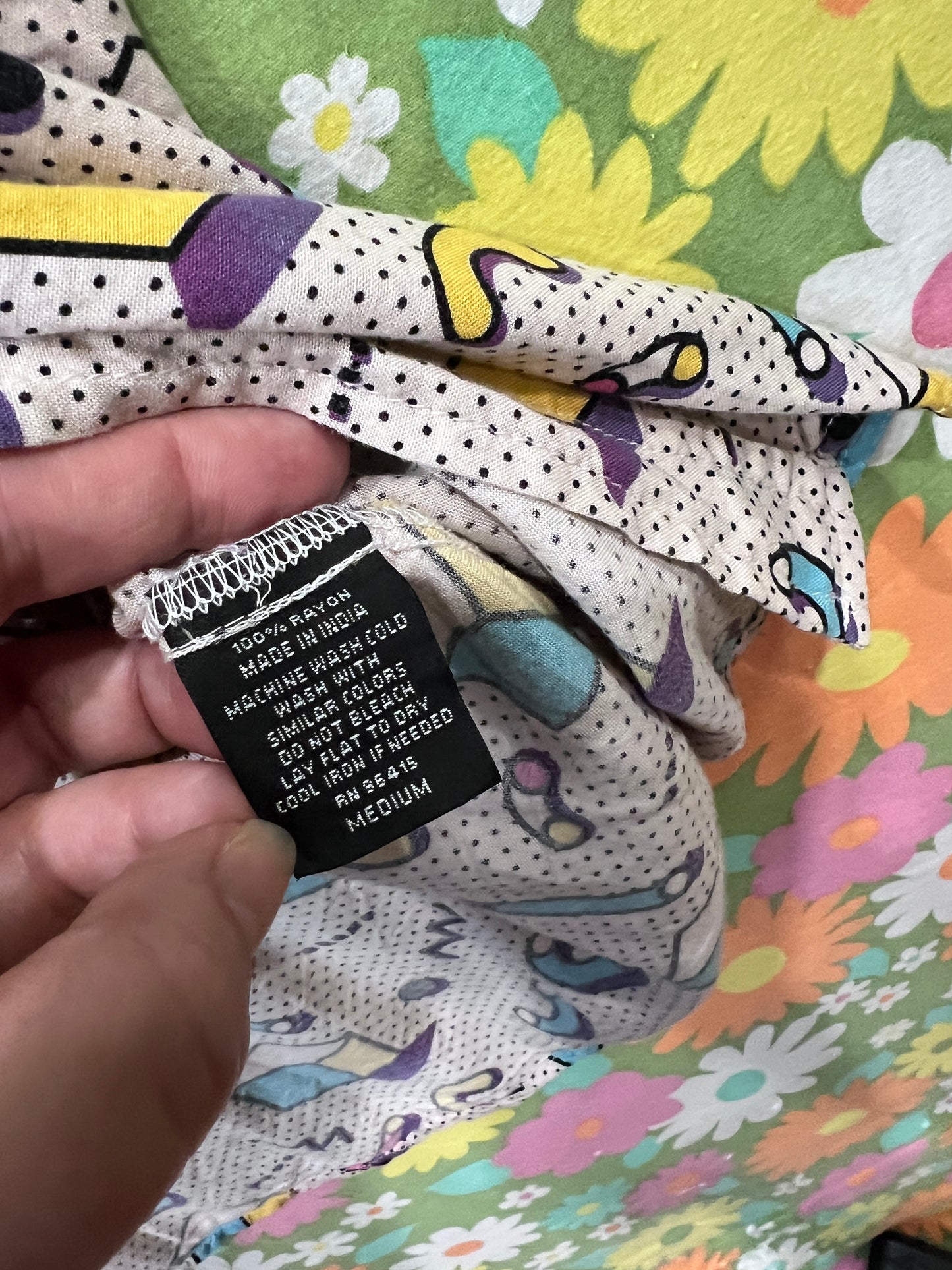 90's inspired all over pattern short sleeve MED